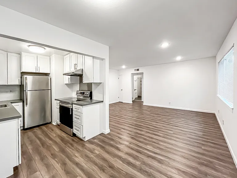 1644 Oxford St #8 — Photo 12