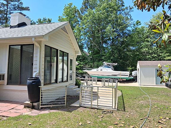 3rd image of 709 Sawgrass Rd