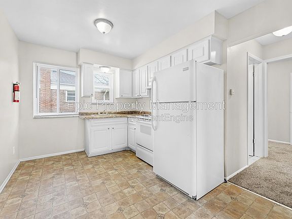 3rd image of 1006 6th St APT 2