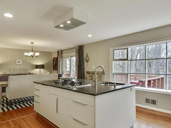 4th image of 1407 Cola Dr