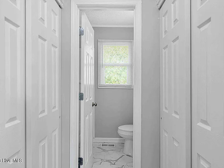 322 Starling St — Photo 11