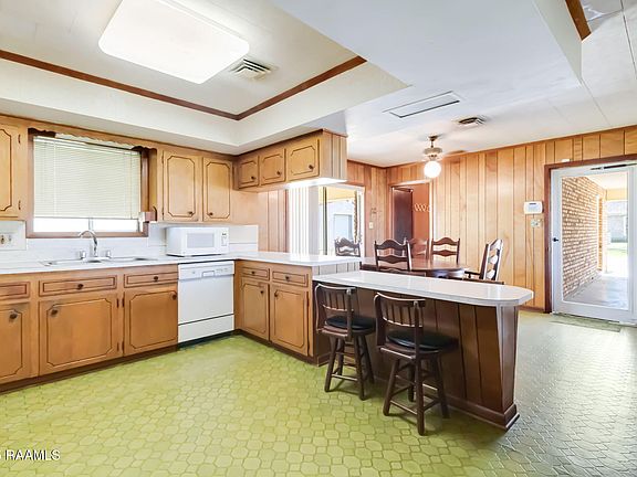 3rd image of 177 Crimson St
