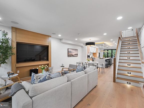 3rd image of 515 Kentucky Ave SE