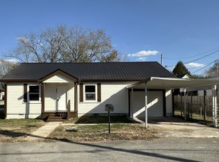 111 Johnson Ave, Centerville, TN 37033