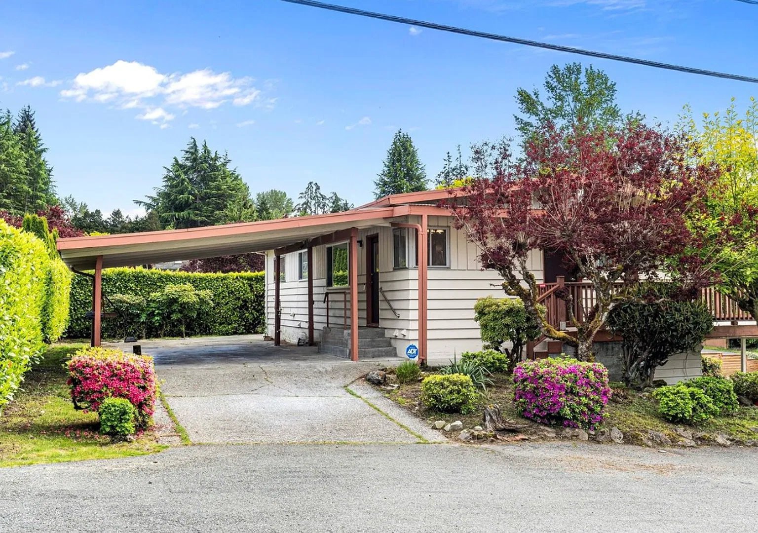 Cozy, Private 2-Bedroom Ground-Level Residence in Prime Burien — Photo 2