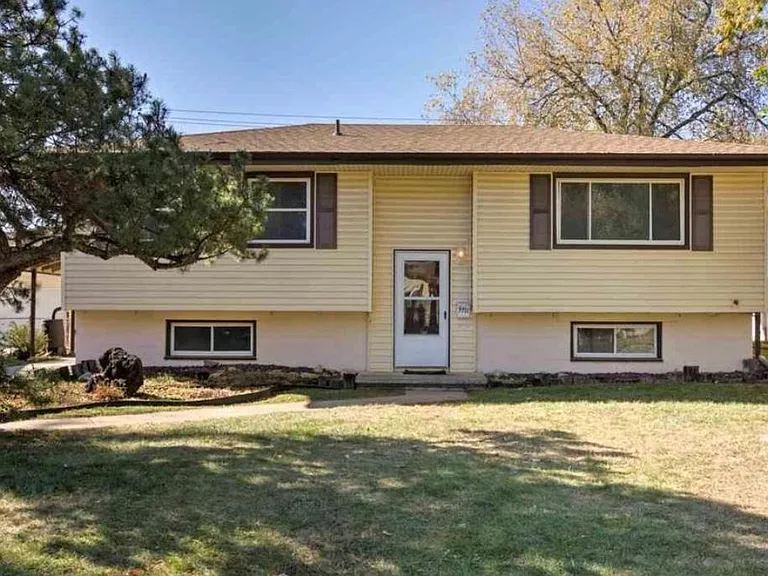 7711 Park View Blvd — Photo 32