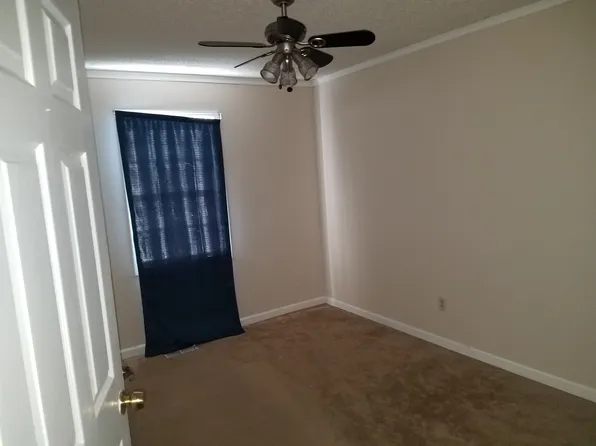 7335 Hunters Ridge Dr, Douglasville, GA 30134