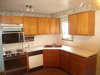 4th image of 27184 Oriole Ave