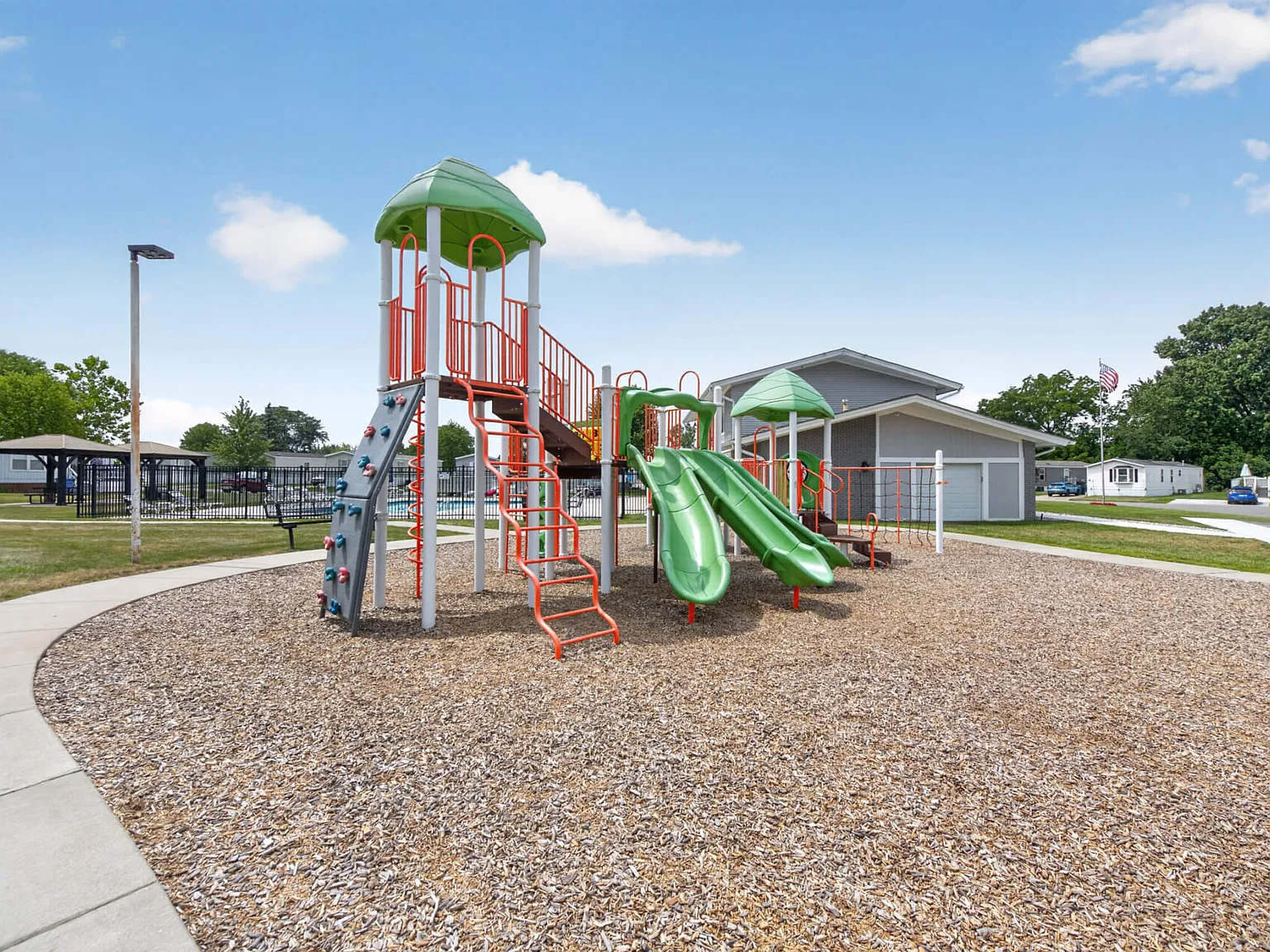 Howell Estates — Photo 3