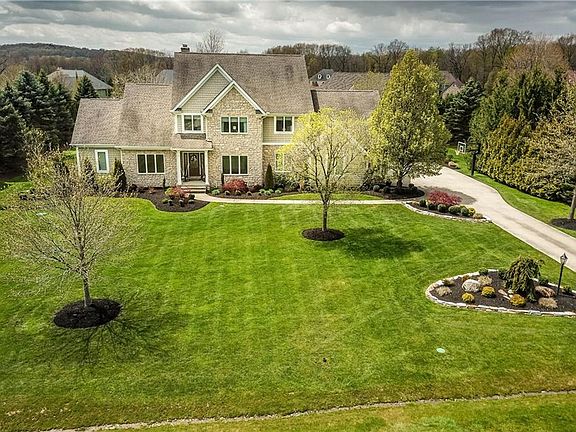 2nd image of 3908 Meadowvale Dr