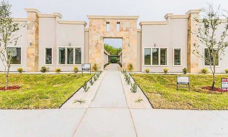 2703 Larkspur Ave — Photo 1