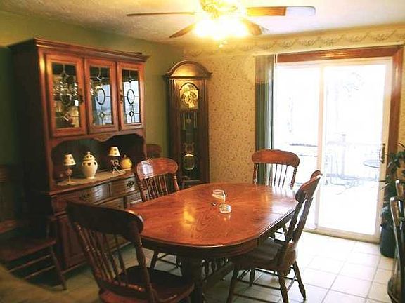 5th image of 45 Bobbie Dr