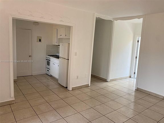 2nd image of 100 NW 16th Ave APT 4
