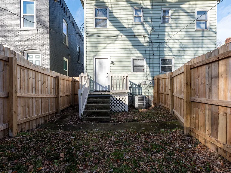 1635 Oak St #1635 — Photo 28