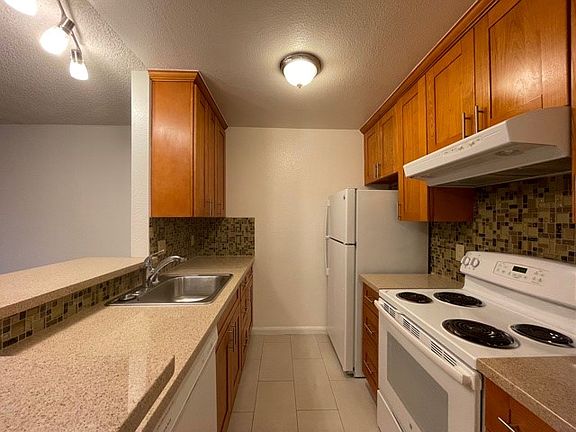5th image of 373 Half Moon Ln Floor 1