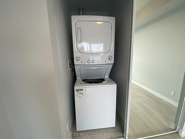 2221 Yonge St #5006 — Photo 21