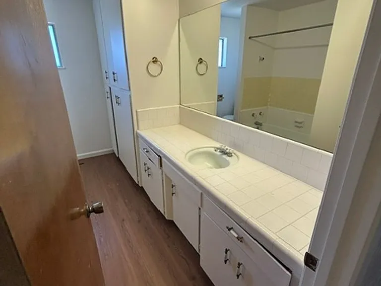 2704 W Whitendale Ave — Photo 12