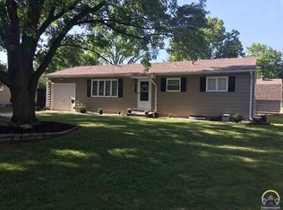 5712 SW Drury Ln, Topeka, KS 66604