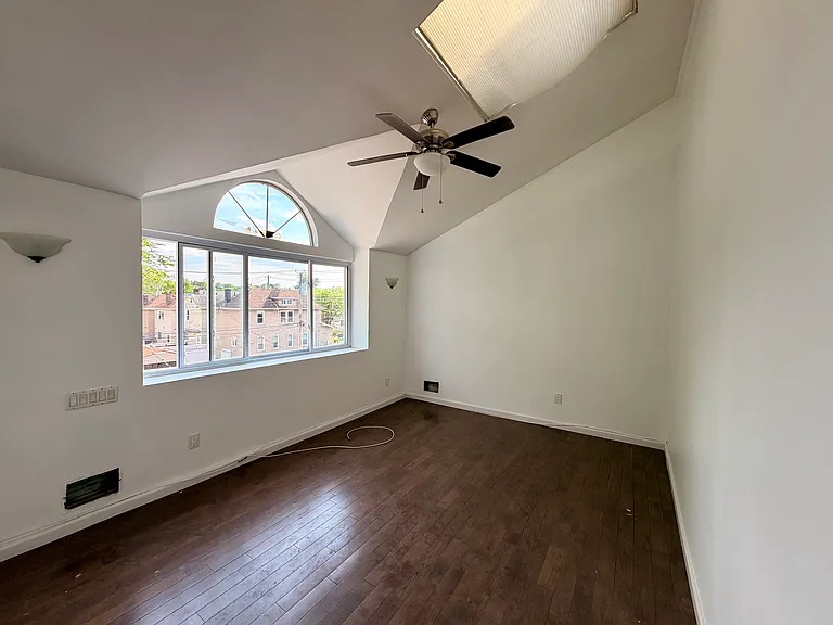 43 Caswell Ave — Photo 8