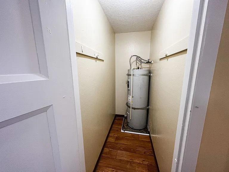 2855 Front 2865 St NE — Photo 19