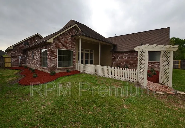 2691 Woodbend Ave — Photo 33
