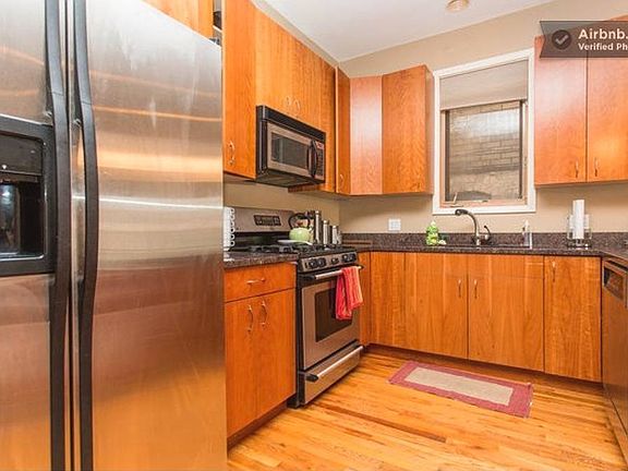 2nd image of 907 N Hermitage Ave #1