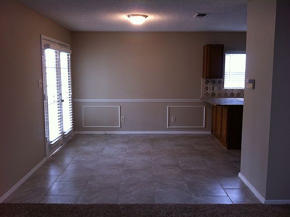 3rd image of 7920 Hayfield Ct