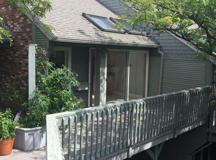 7 Oceanside Dr, Hull, MA 02045