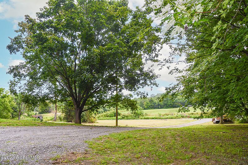 3rd image of 891 Maple Hill Road