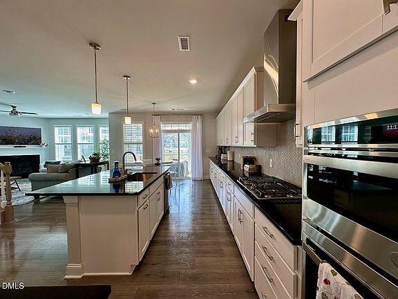 4th image of 111 Cressida Woods Dr