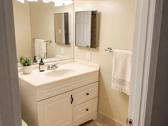 2nd image of 2845 Windsor Dr APT 103
