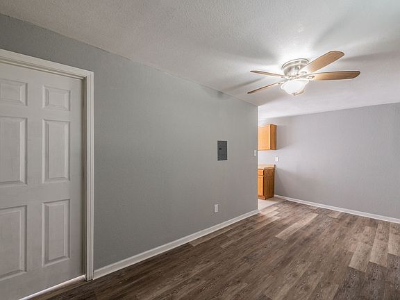 2nd image of 403 W Hollywood Ave APT 1