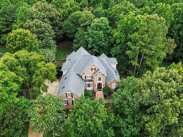 6121 Carlyle Dr — Photo 5
