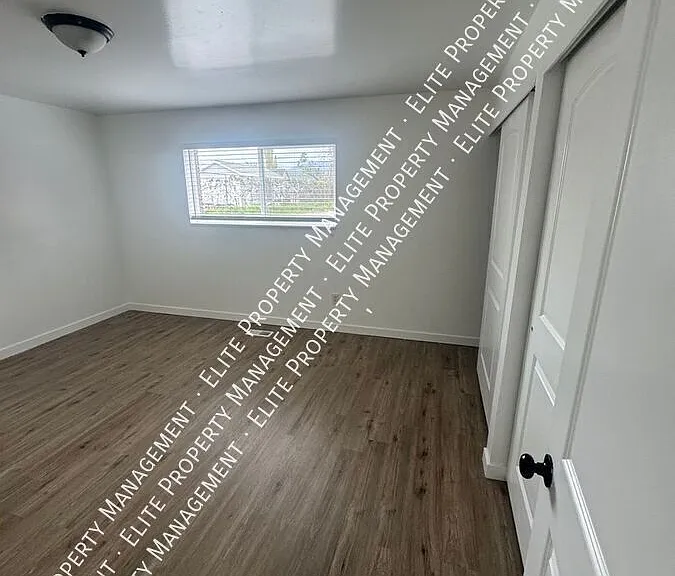 325 E 1000 N #4 — Photo 16