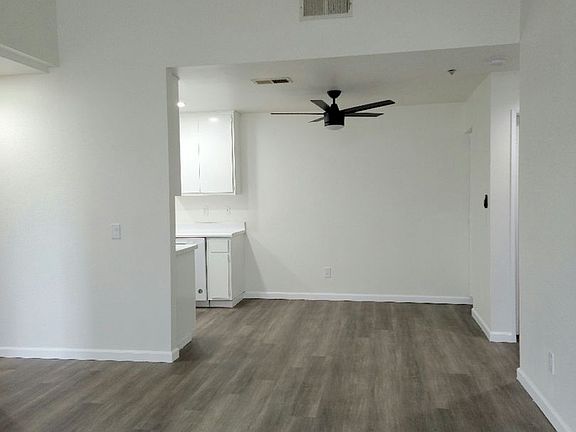 3rd image of 1377 Oakdale Ave #17