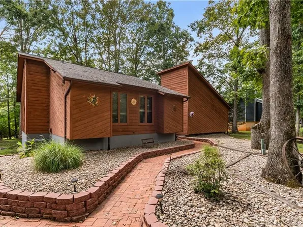 1308 Bunny Trl, Winston Salem, NC 27105