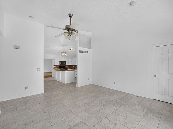 4th image of 608 Kenyon Ave