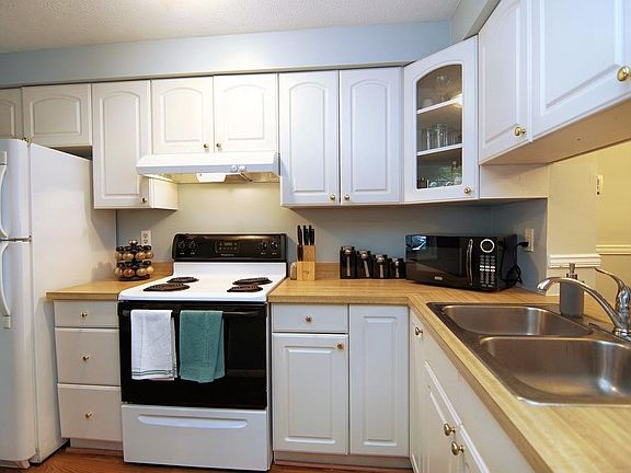 3rd image of 8127 Mill Creek Cir #14-B