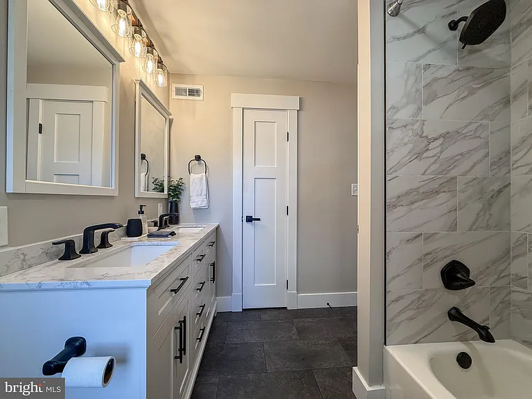 521 Locust St — Photo 25