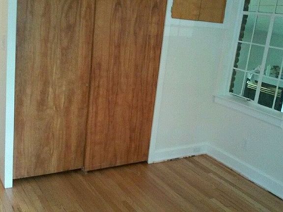 4th image of 13306 Elgin Ave