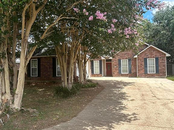 2nd image of 105 Briar Green Dr