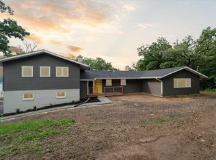 26040 N Midlothian Rd, Mundelein, IL 60060