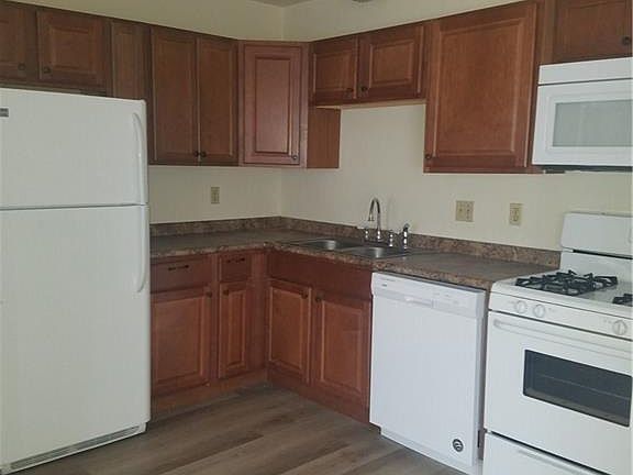 2nd image of 3300 Lodgepole Cir