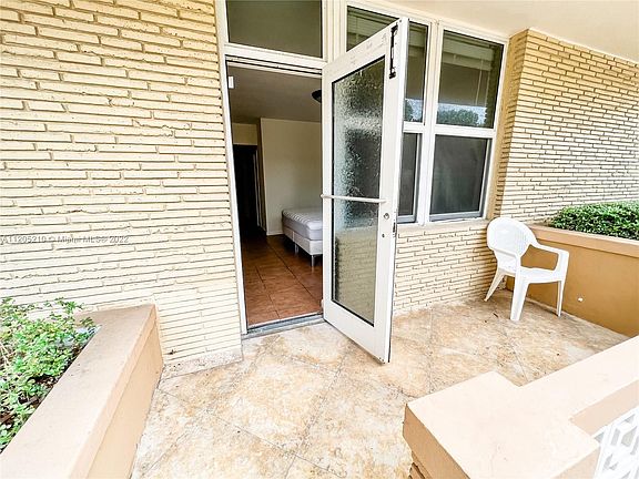 5th image of 4747 Collins Ave APT 108