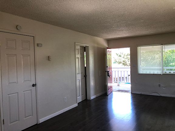 2nd image of 1040 E Grand Ave #1