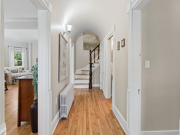 4th image of 32 Pearl Street