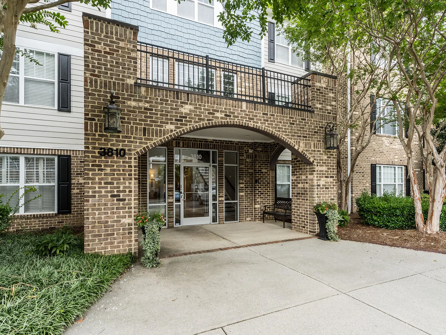 2 bed, 2.0 bath, 1408 sqft, $1,595 — Photo 1