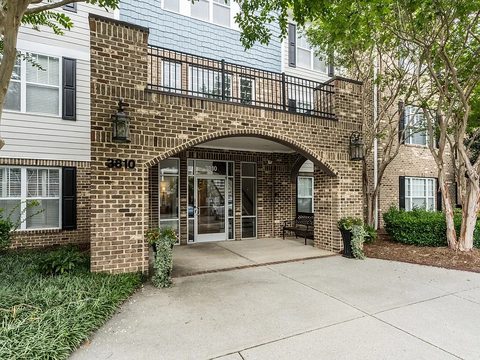 3810 Lunceston Way