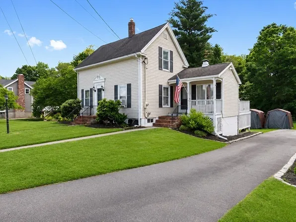 422 Main St, Groveland, MA 01834