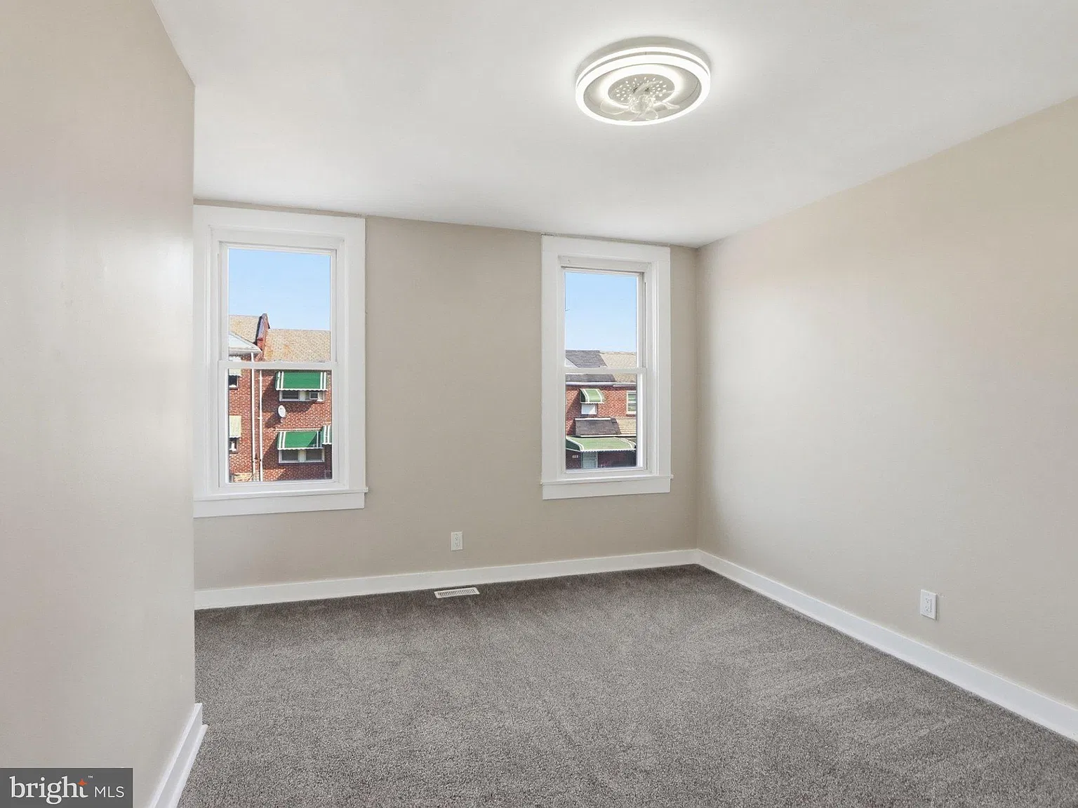 2 bed, 1.5 bath, 972 sqft, $2,000 — Photo 4